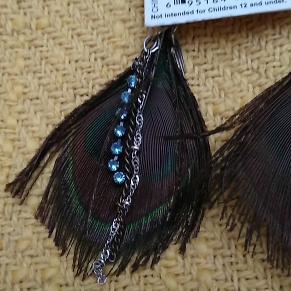 Unique Boho vibe feathered earrings - Picture 5 of 5